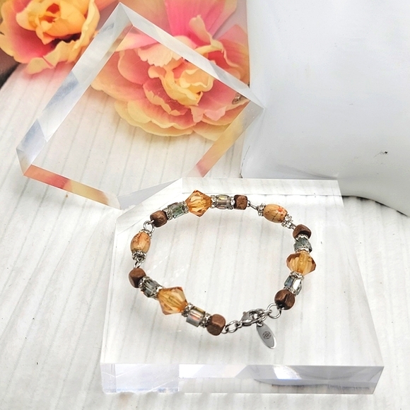Amber Woodland Jewelry Set for Women includes Necklace, Bracelet & Earrings - Picture 7 of 11